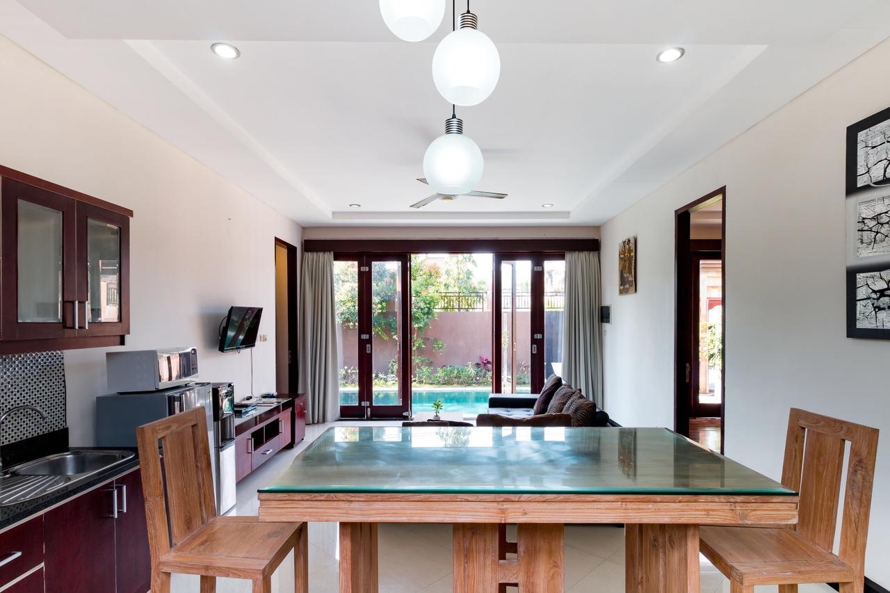 Villa Gayatri Seminyak Esterno foto